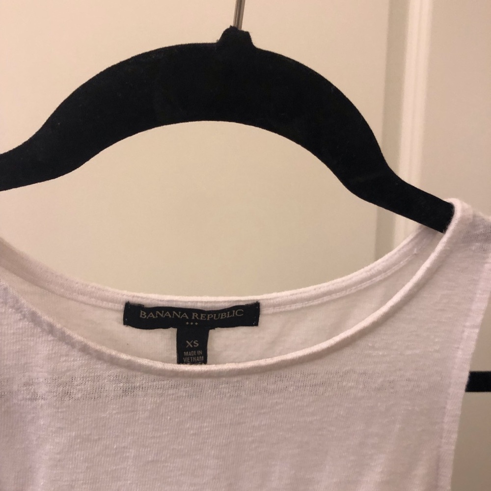 Banana Republic Basic White Top - Picture 2 of 2